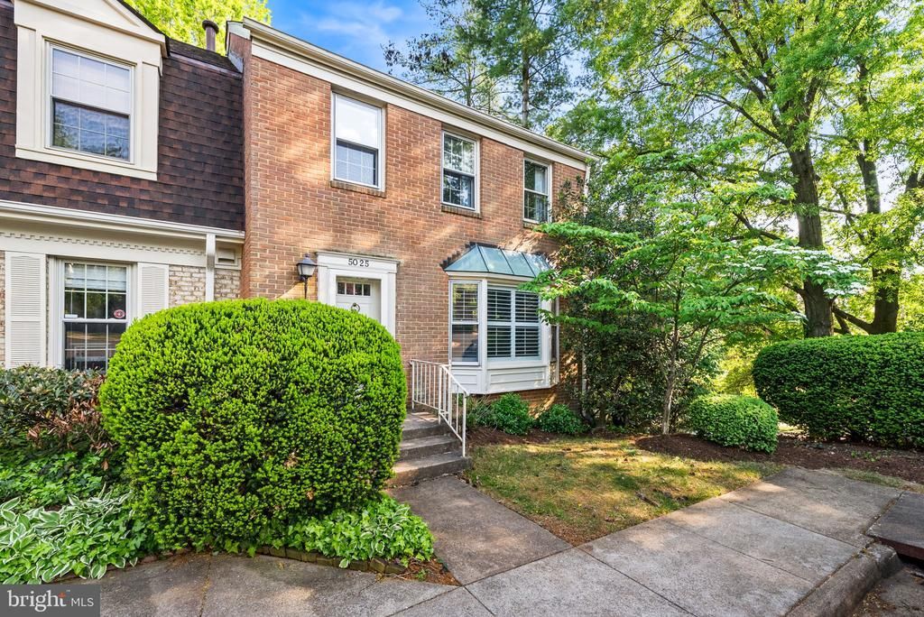 5025 Domain Place, Unit 26, Alexandria, VA 22311 Main Photo