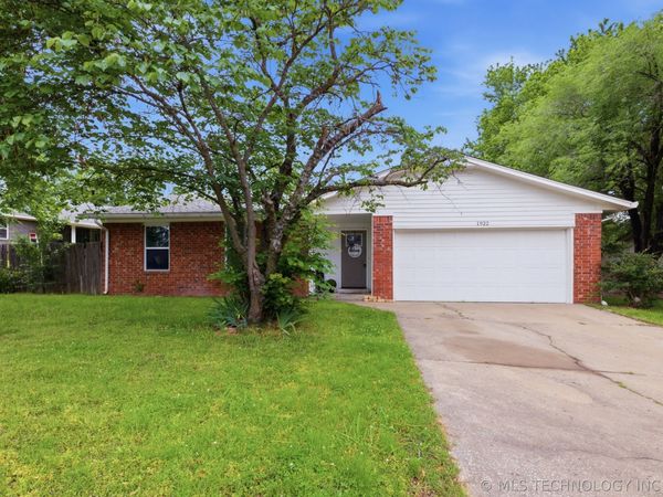1922 S Muskogee Street , Sapulpa, OK 74066