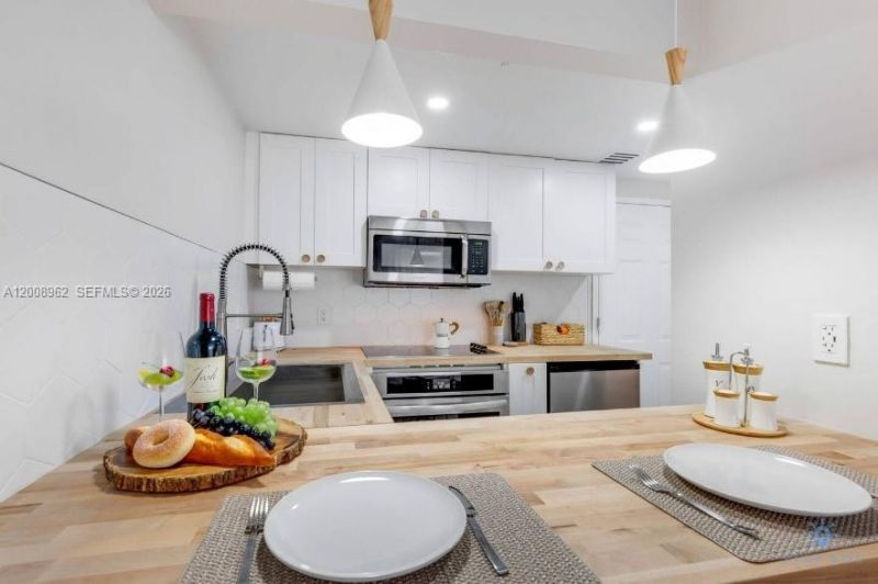 7326 Collins Ave , Unit 201, Miami Beach, FL 33141 Photo
