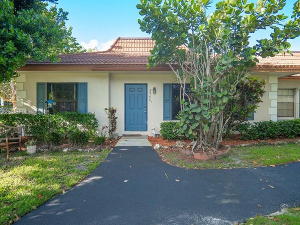 2366 SW 70th Way , Unit 4, Davie, FL 33317