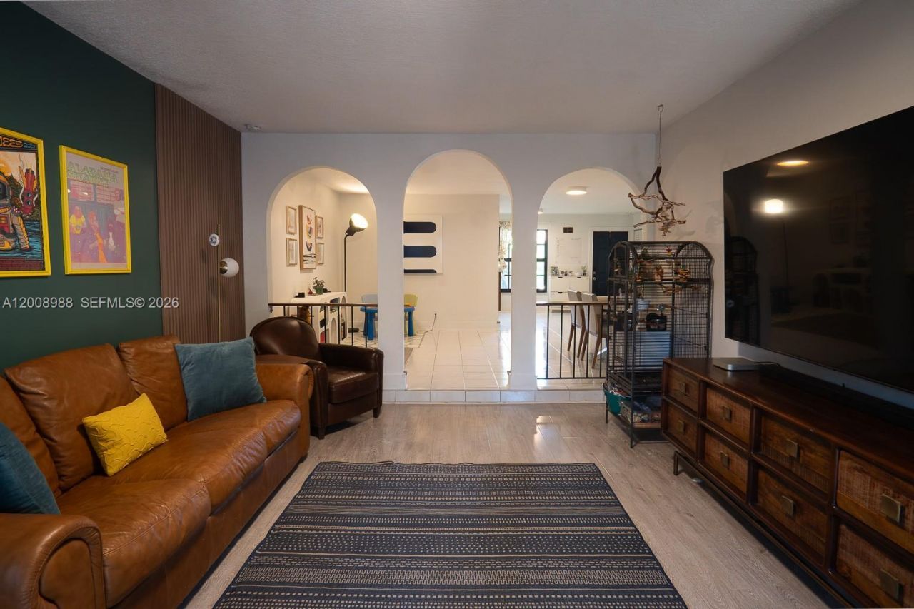 2366 SW 70th Way , Unit 4, Davie, FL 33317 Photo