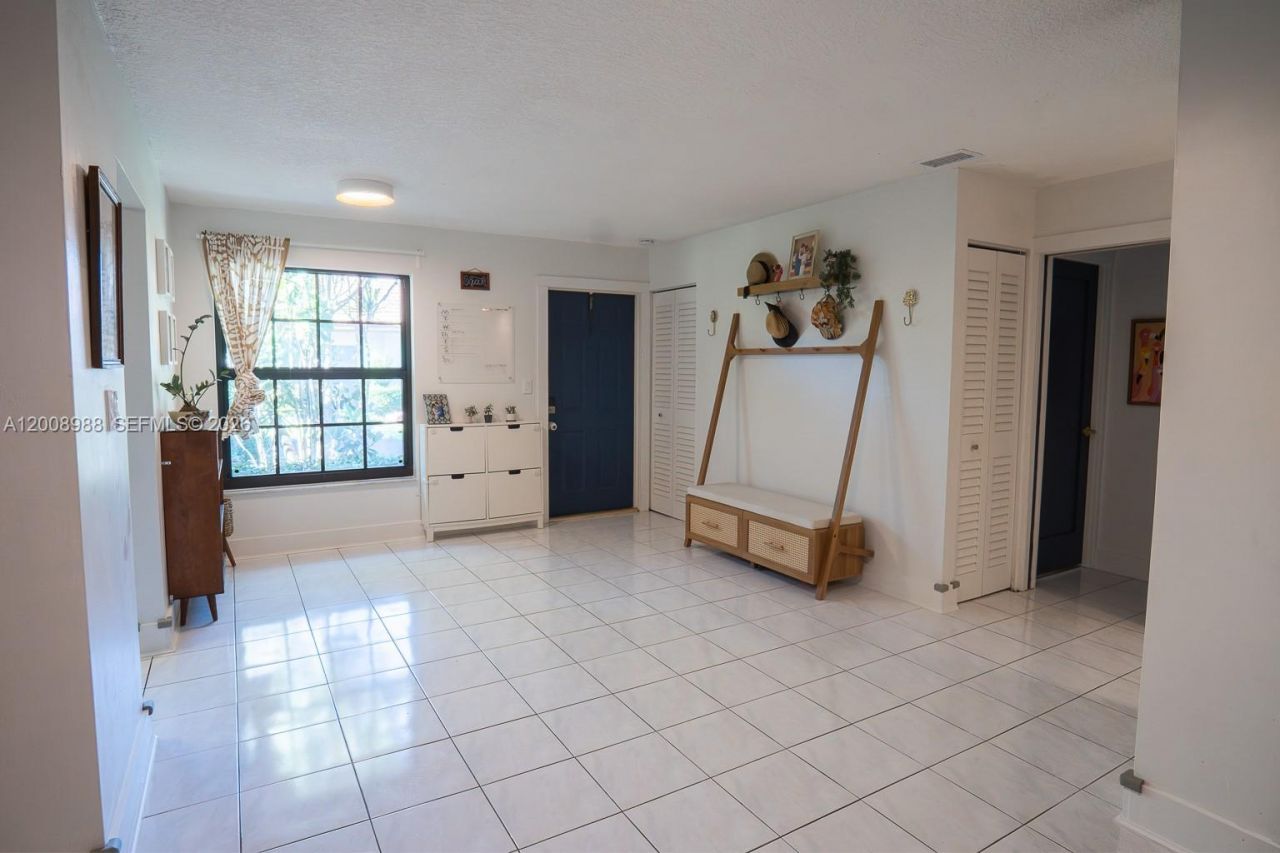 2366 SW 70th Way , Unit 4, Davie, FL 33317 Photo