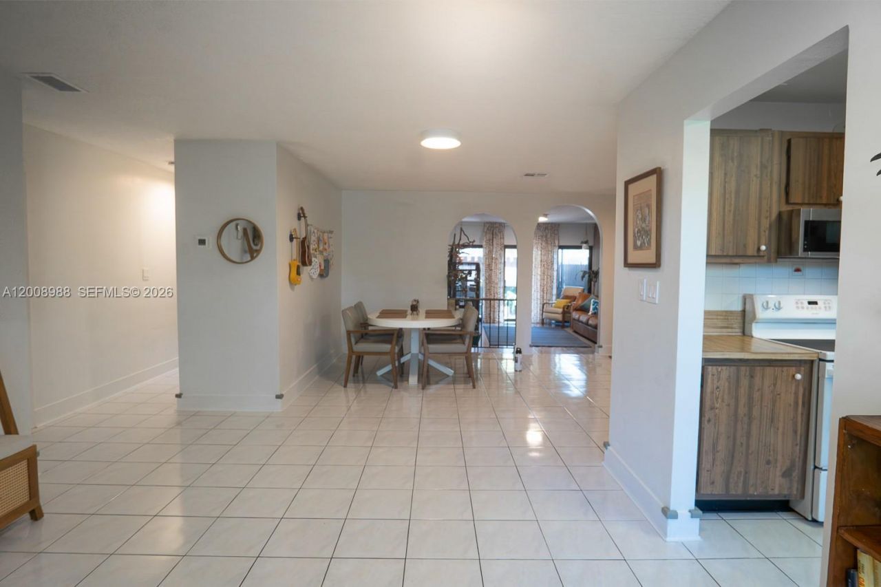 2366 SW 70th Way , Unit 4, Davie, FL 33317 Photo