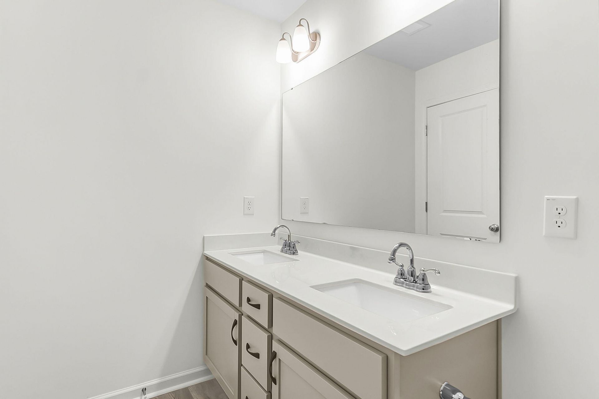 658 Snow Owl Drive Photo 18