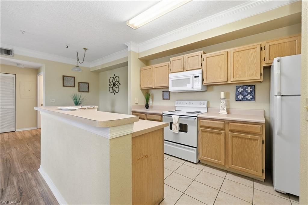 11510 Villa Grand , Unit 421, Fort Myers, FL 33913 Photo