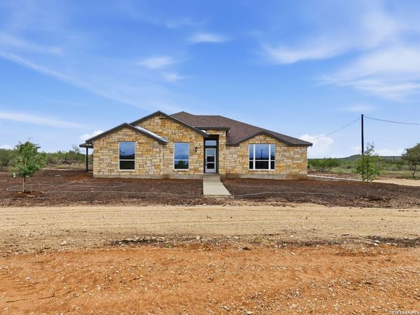 60 Friendship Hills, Uvalde, TX 78801