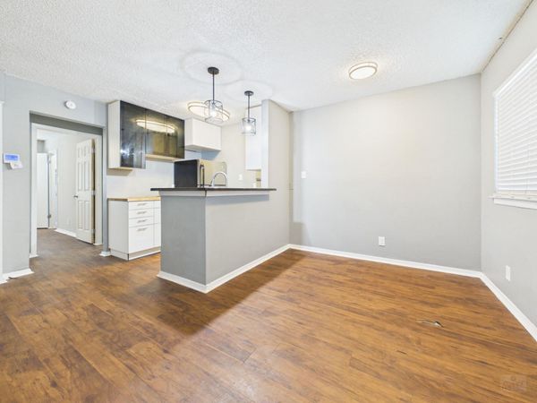 2401 Manor RD, Unit 127, Austin, TX 78722