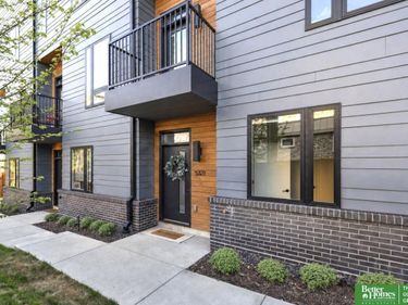 5321 Elmwood Plaza, Omaha, NE 68106