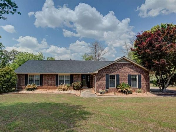 110 Beacon Drive, Fayetteville, GA 30215