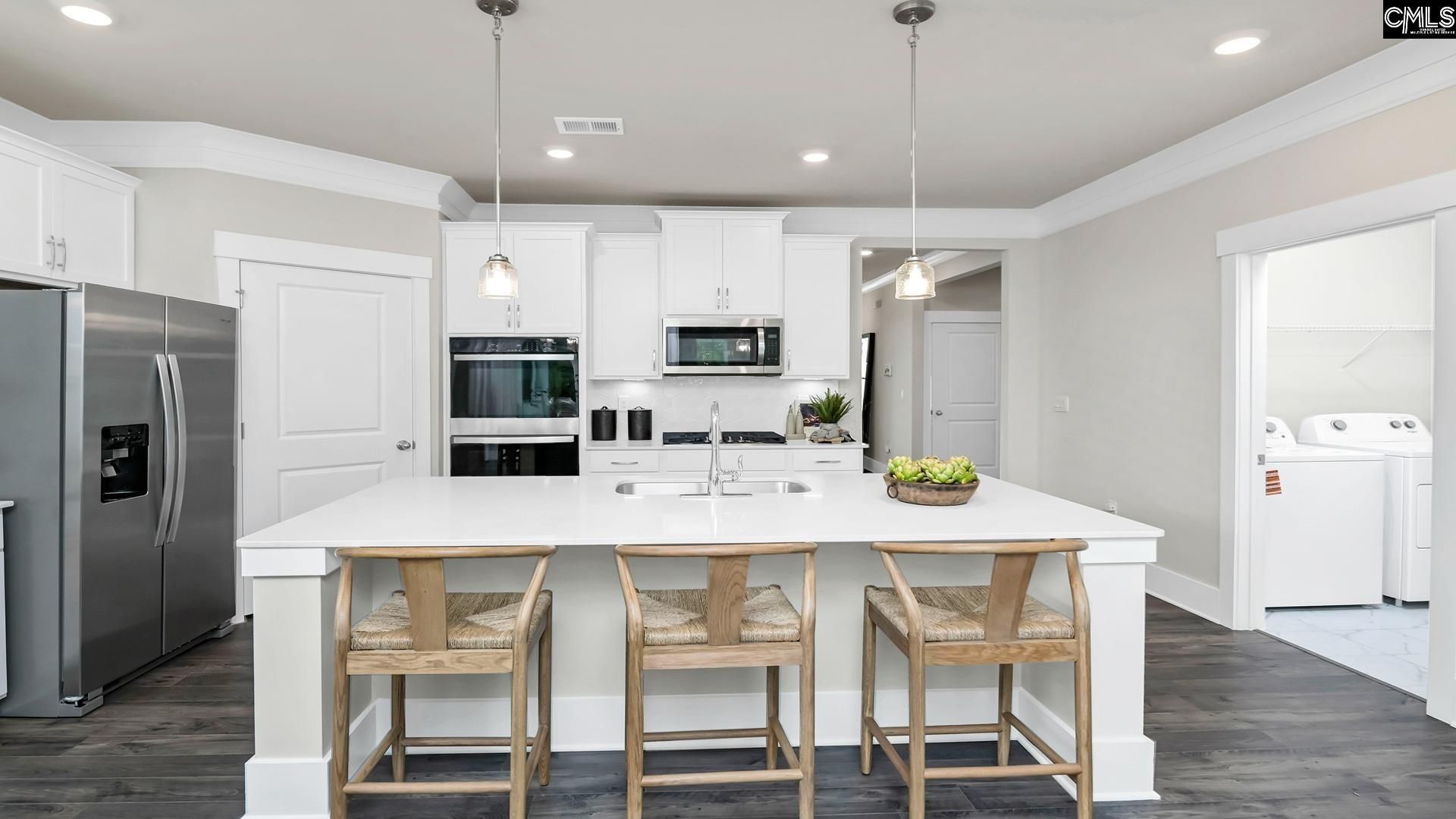 407 Leathertree Lane  Photo 4