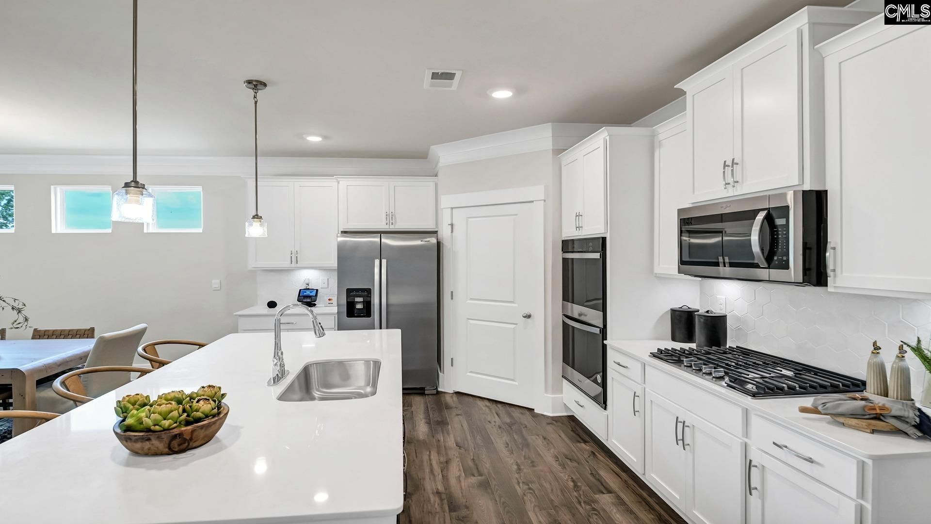 407 Leathertree Lane  Photo 5