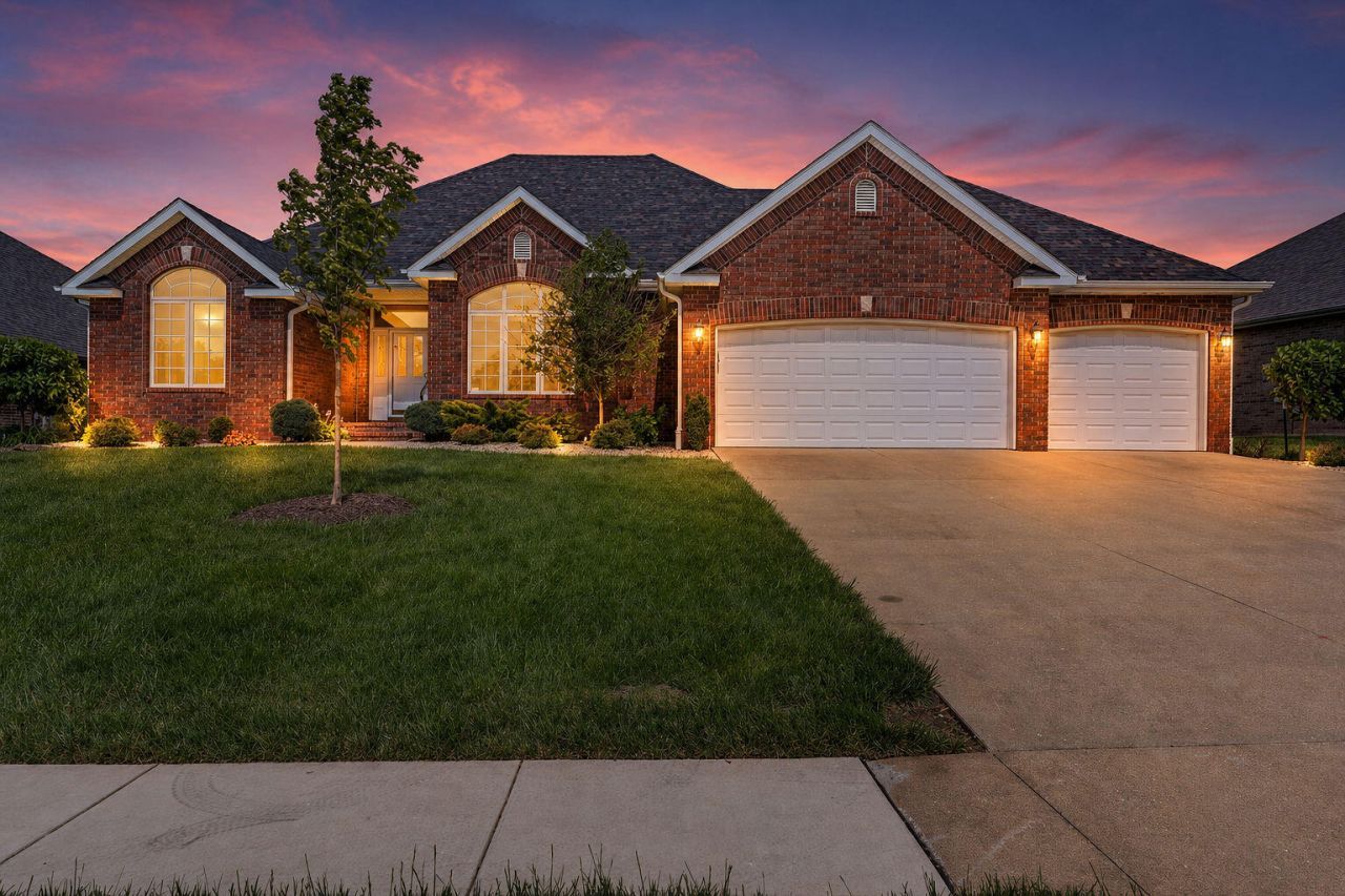 1053 E Lakewood Street, Springfield, MO 65810 Main Photo