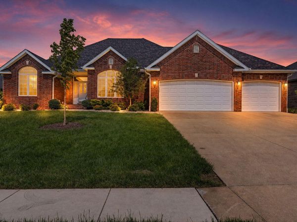 1053 E Lakewood Street, Springfield, MO 65810