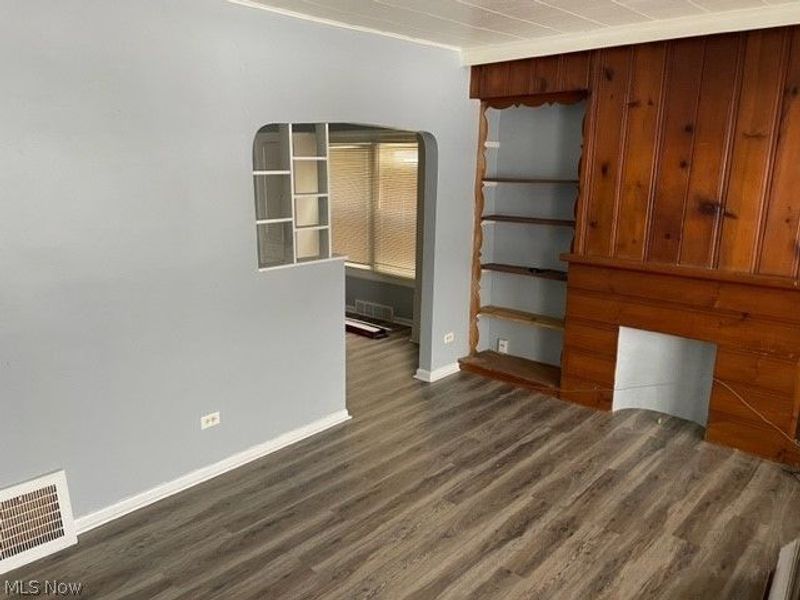 407 E 147th Street, Cleveland, OH 44110 Photo 2