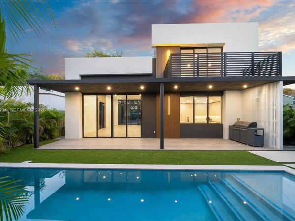 536 NW 48th ST , Miami, FL 33127