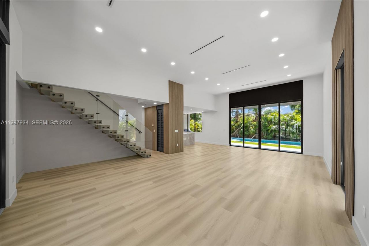 536 NW 48th St , Miami, FL 33127 Photo