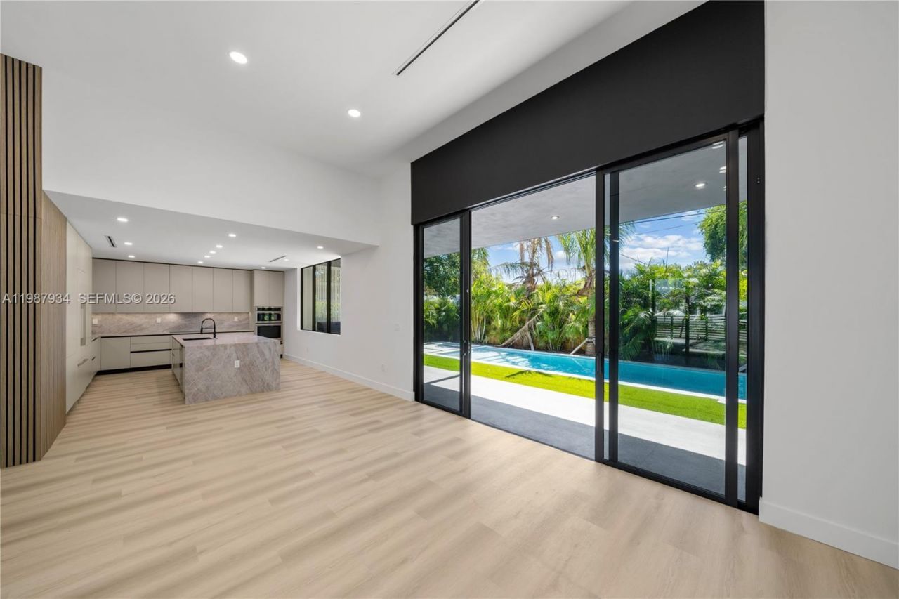 536 NW 48th St , Miami, FL 33127 Photo