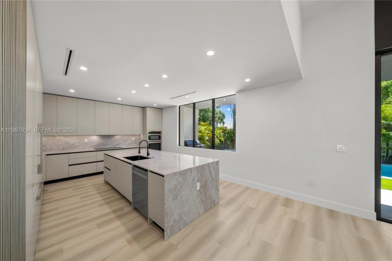 536 NW 48th St , Miami, FL 33127 Photo