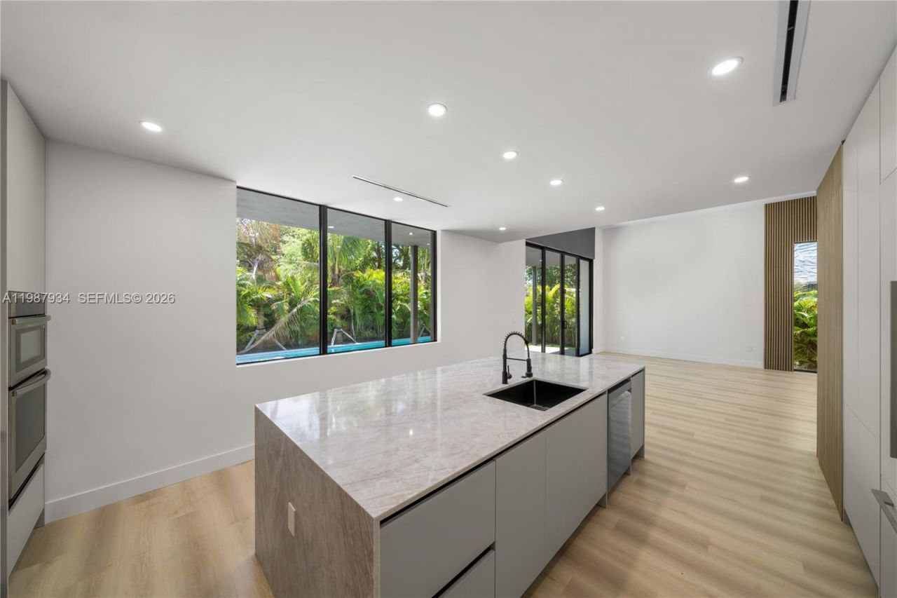 536 NW 48th St , Miami, FL 33127 Photo