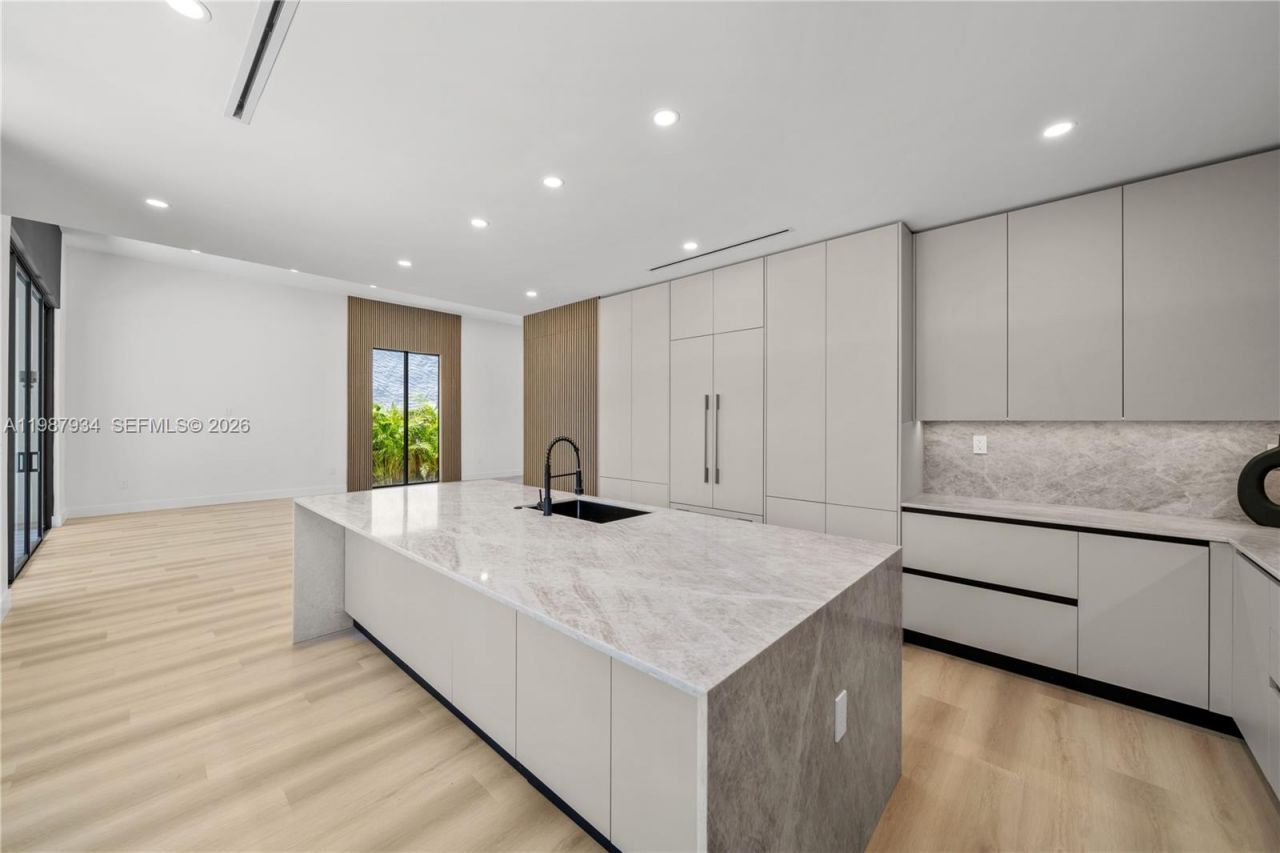 536 NW 48th St , Miami, FL 33127 Photo