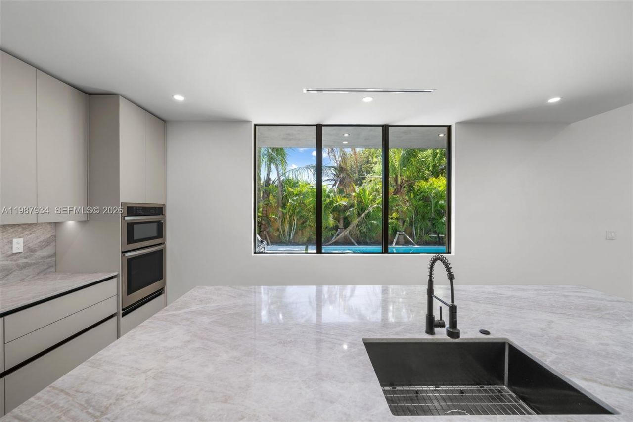 536 NW 48th St , Miami, FL 33127 Photo