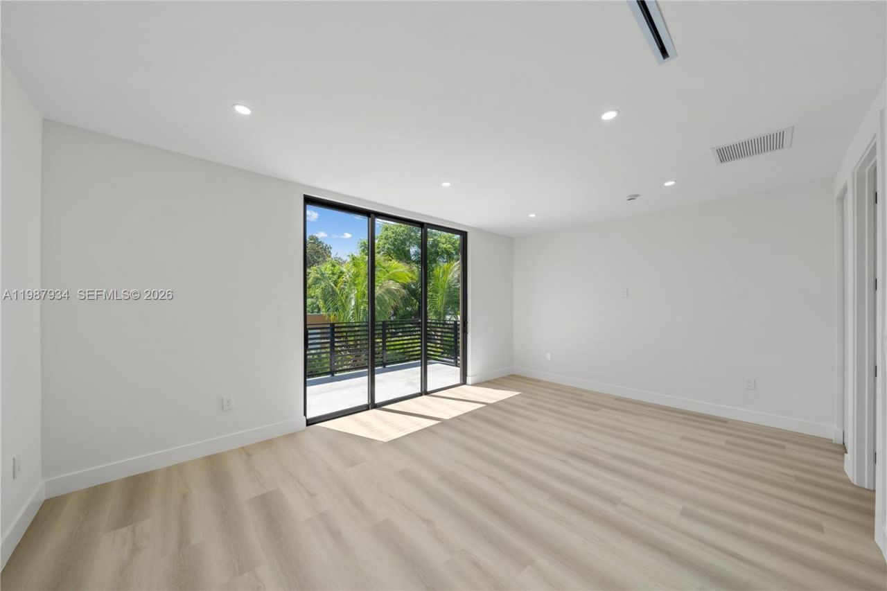 536 NW 48th St , Miami, FL 33127 Photo