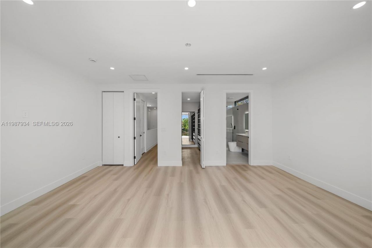 536 NW 48th St , Miami, FL 33127 Photo