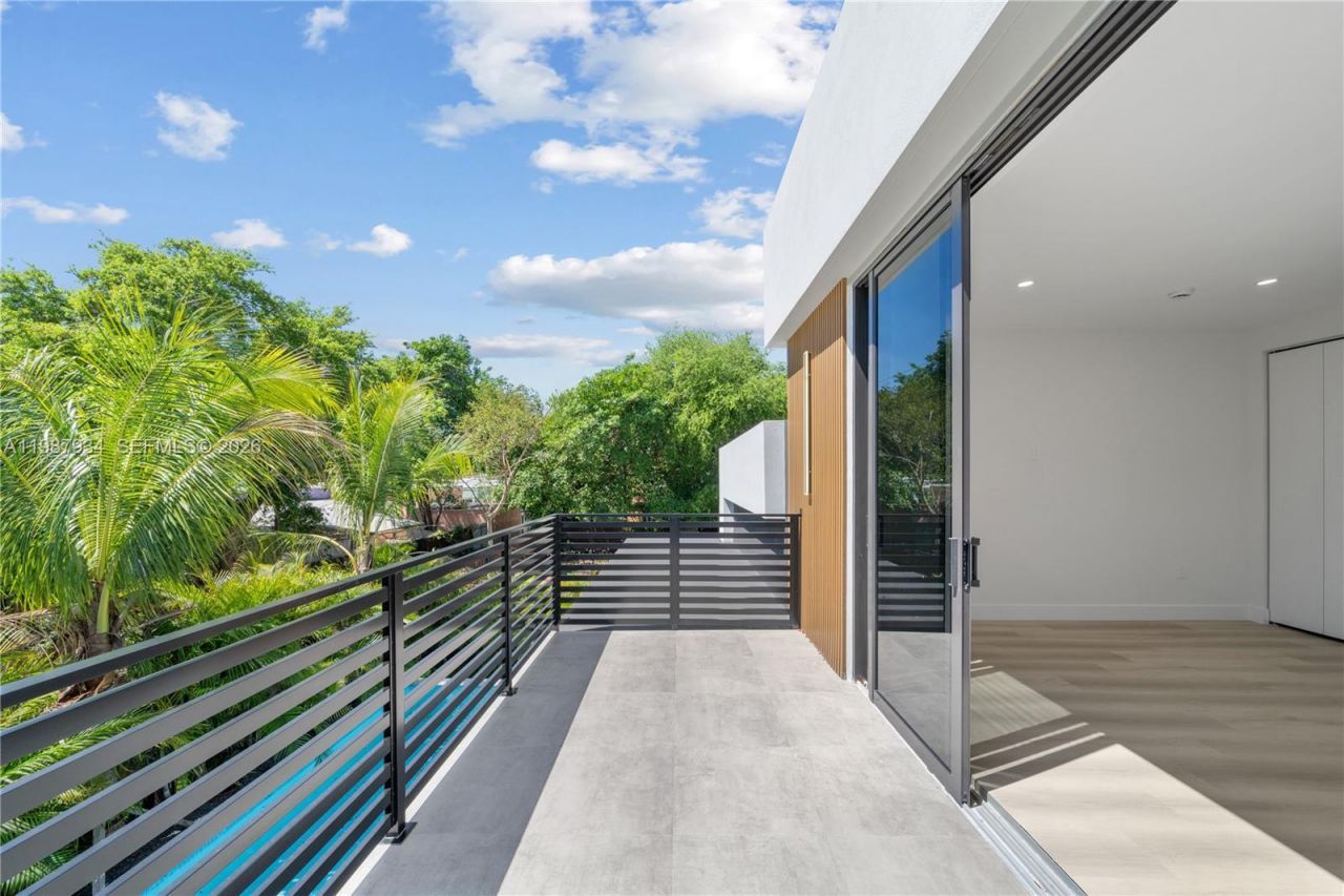 536 NW 48th St , Miami, FL 33127 Photo
