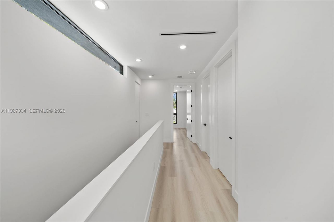 536 NW 48th St , Miami, FL 33127 Photo