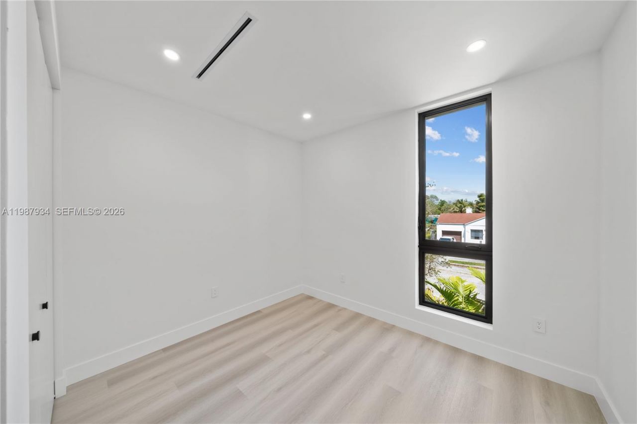 536 NW 48th St , Miami, FL 33127 Photo
