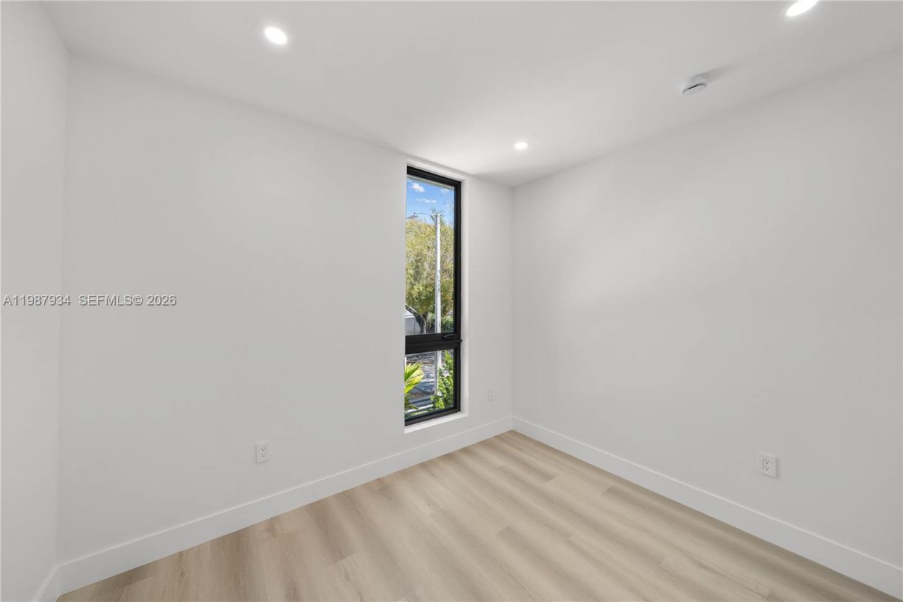 536 NW 48th St , Miami, FL 33127 Photo
