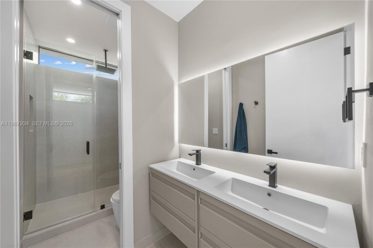 536 NW 48th St , Miami, FL 33127 Photo