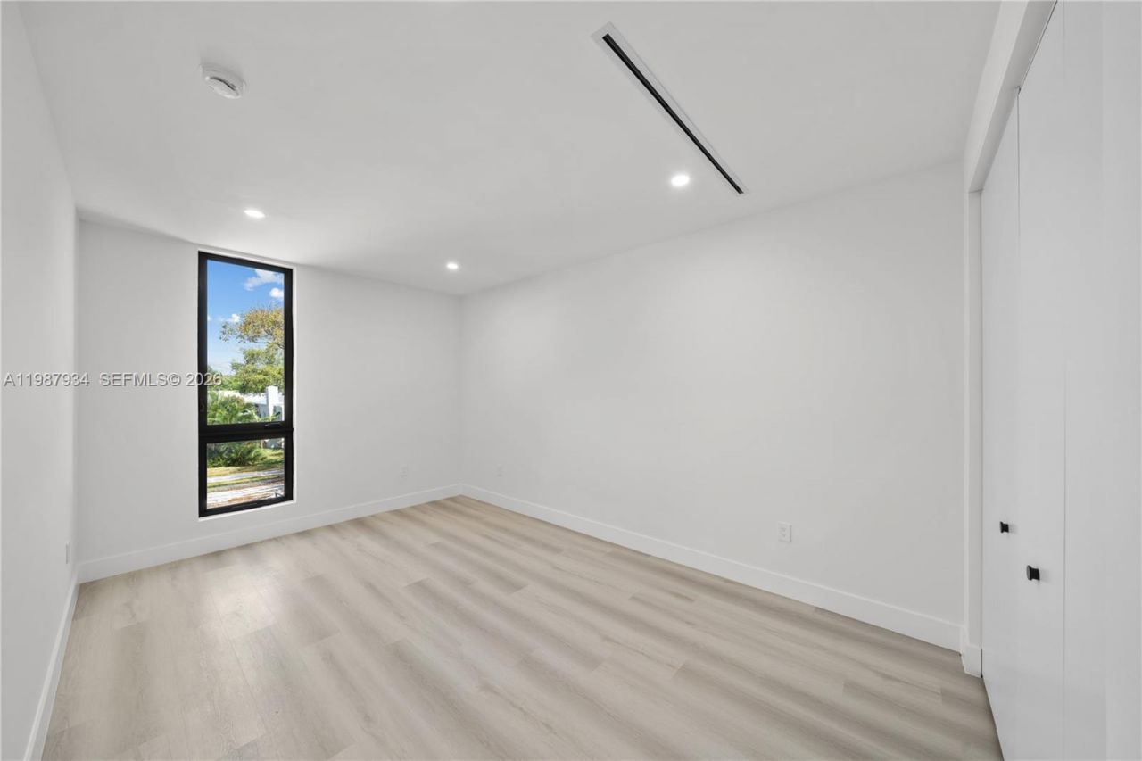 536 NW 48th St , Miami, FL 33127 Photo