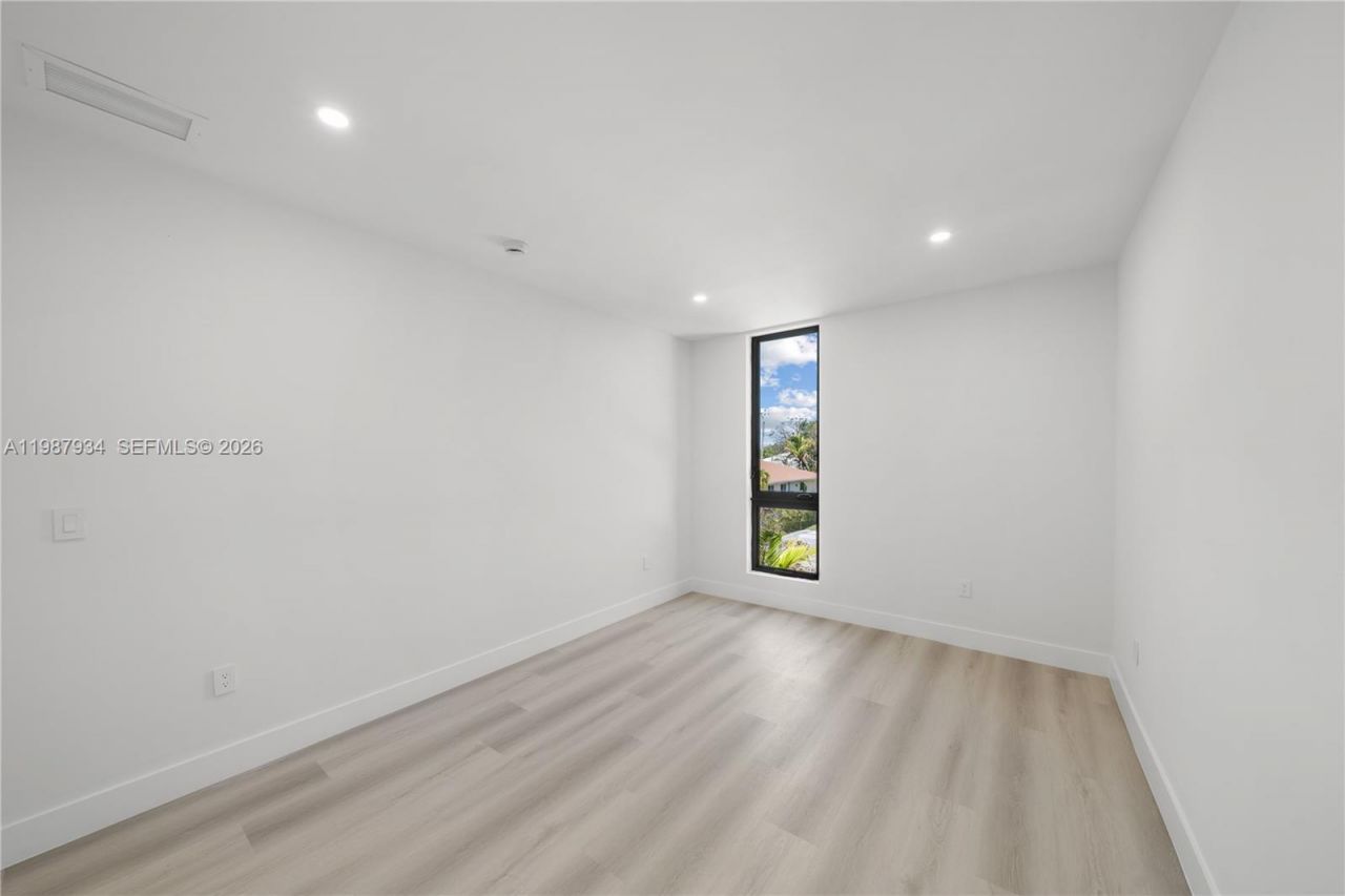 536 NW 48th St , Miami, FL 33127 Photo