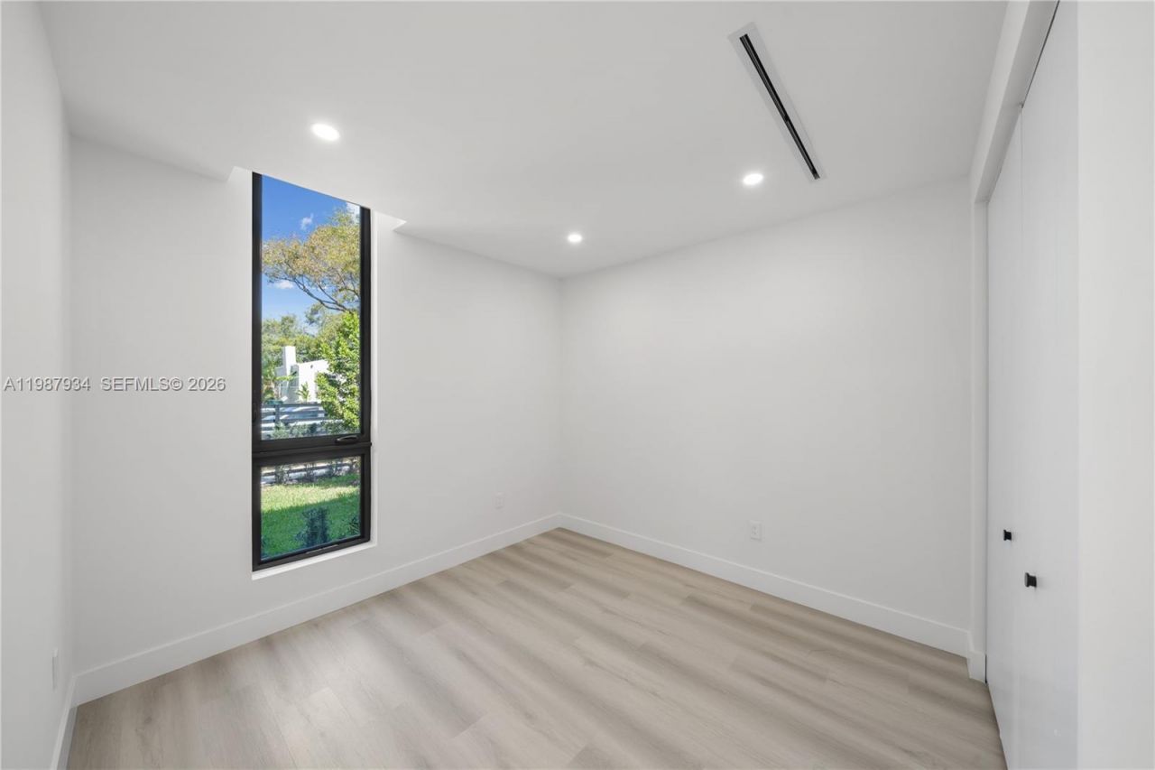 536 NW 48th St , Miami, FL 33127 Photo