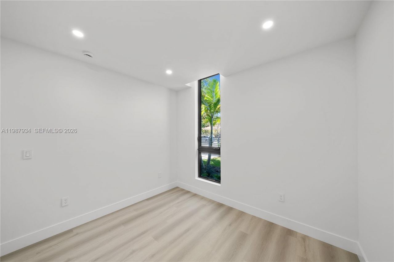 536 NW 48th St , Miami, FL 33127 Photo