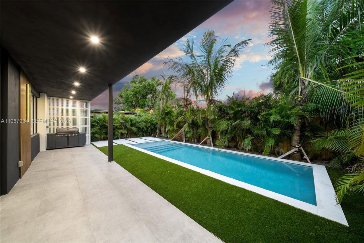 536 NW 48th St , Miami, FL 33127 Photo