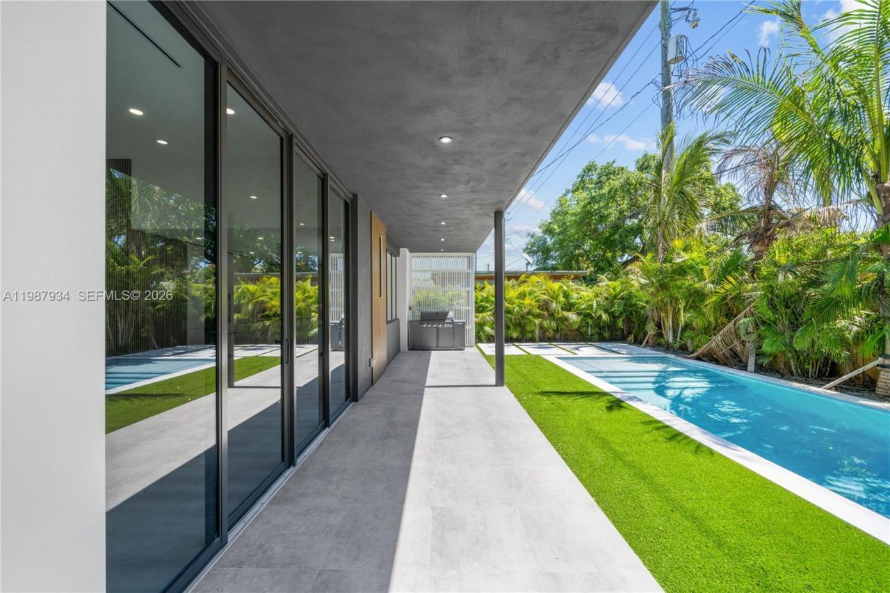 536 NW 48th St , Miami, FL 33127 Photo