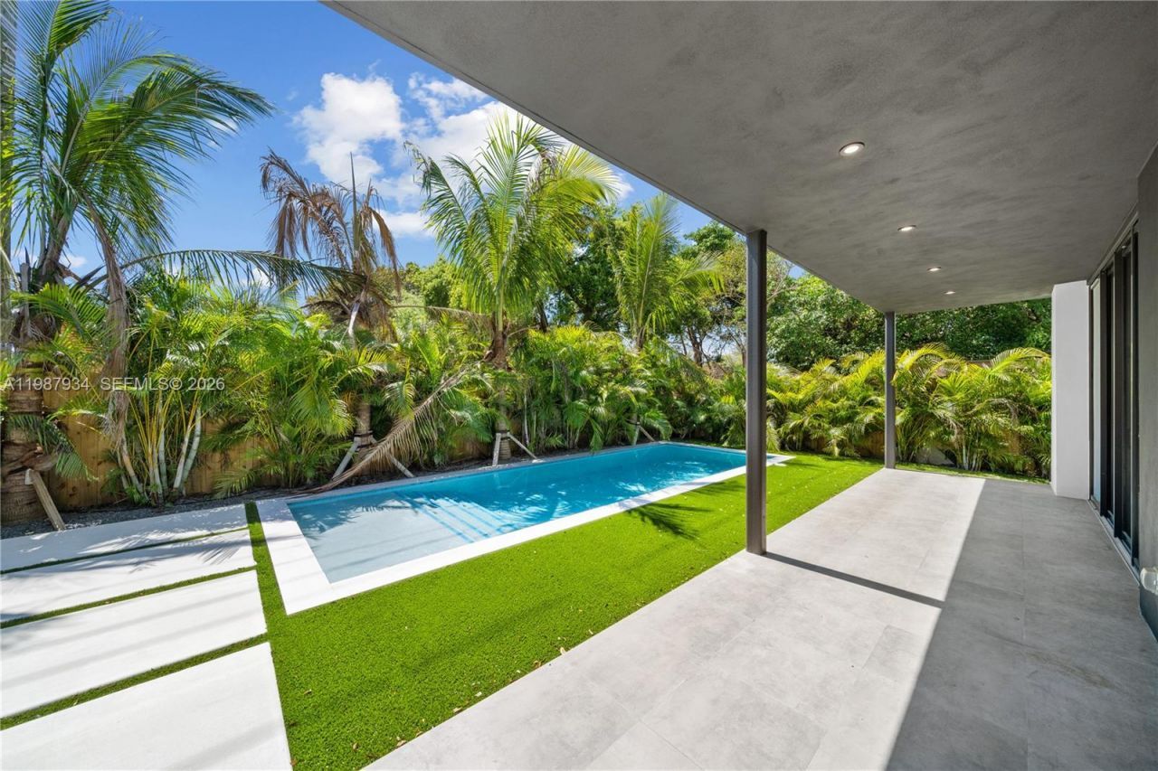 536 NW 48th St , Miami, FL 33127 Photo