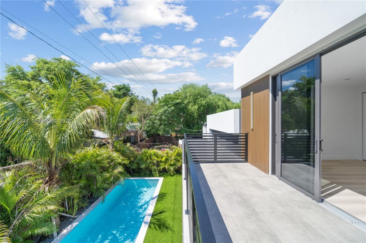 536 NW 48th St , Miami, FL 33127 Photo