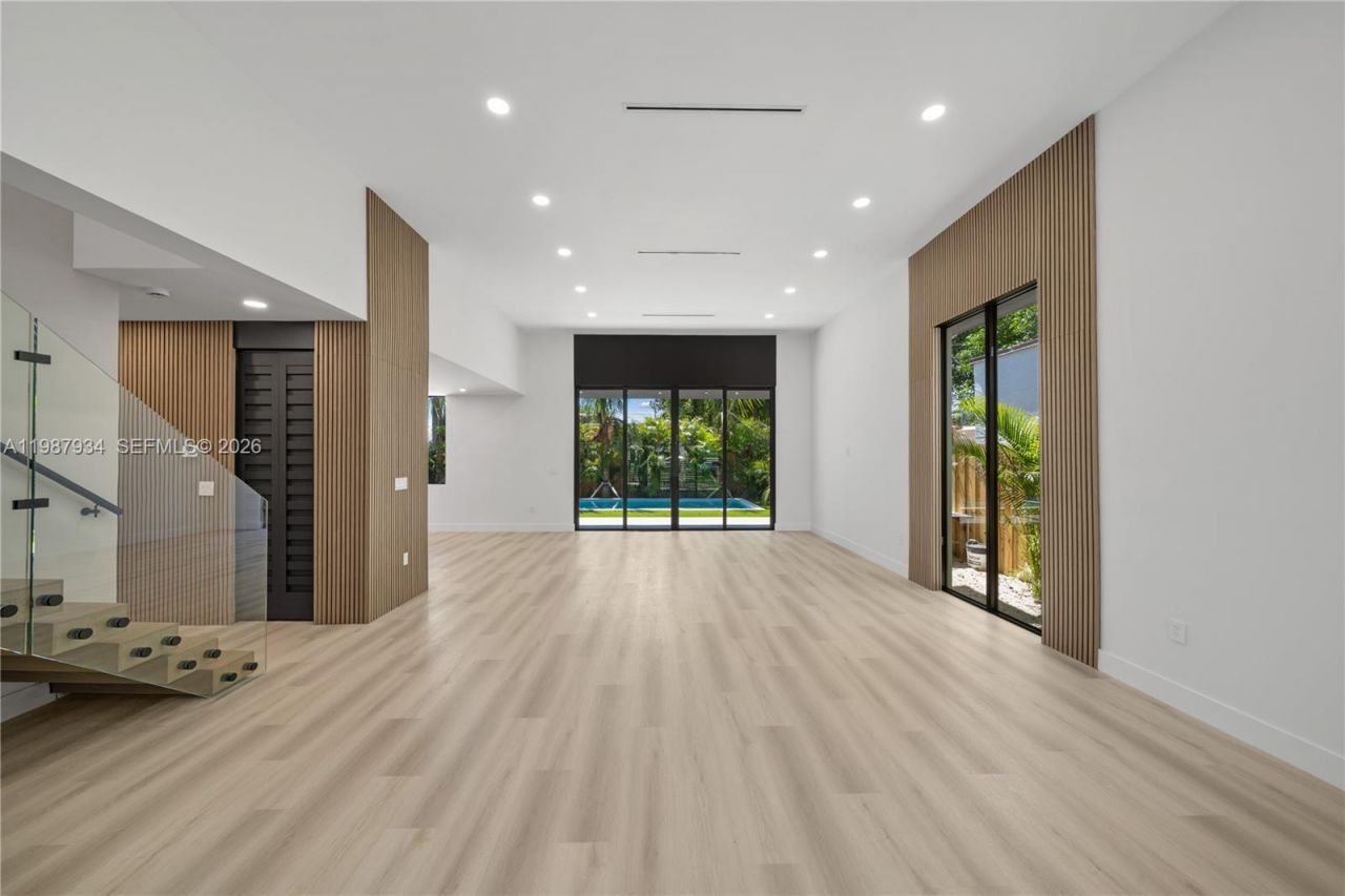 536 NW 48th St , Miami, FL 33127 Photo