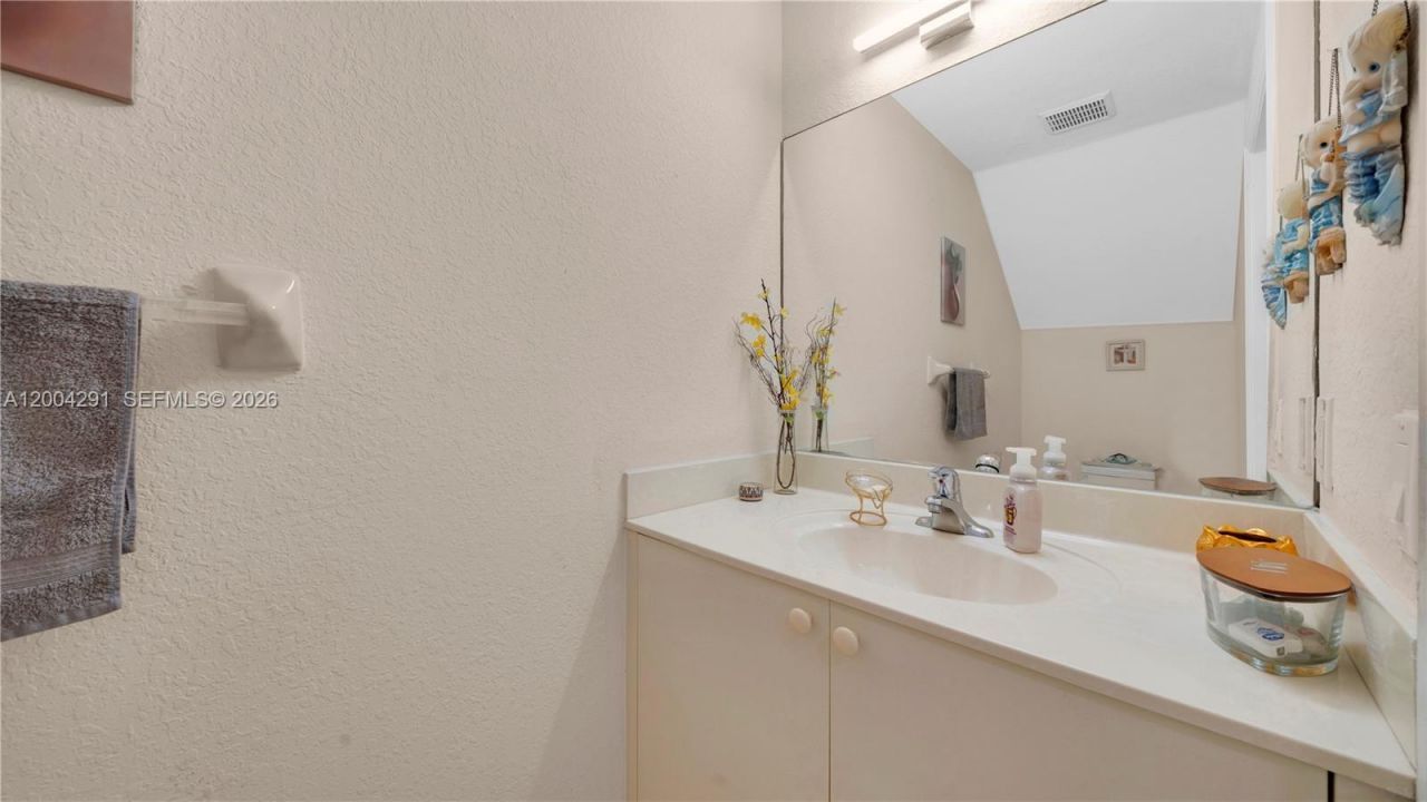 120 E 5th St , Unit 2, Hialeah, FL 33010 Photo