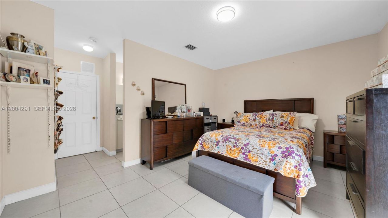 120 E 5th St , Unit 2, Hialeah, FL 33010 Photo