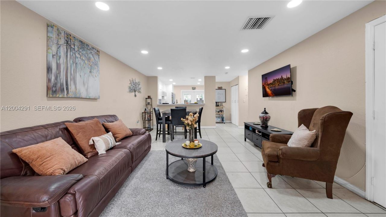 120 E 5th St , Unit 2, Hialeah, FL 33010 Photo