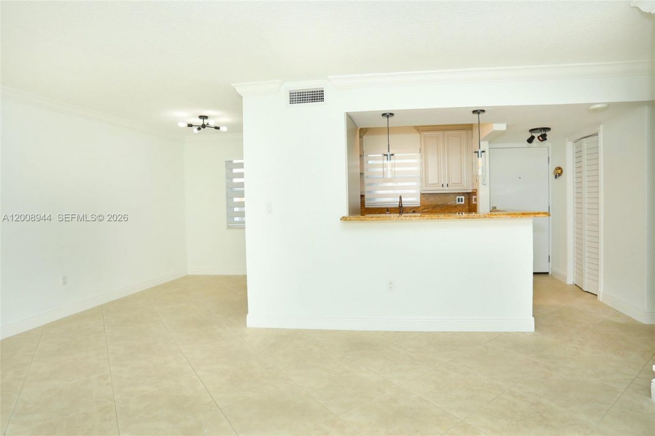 8601 SW 94th St , Unit 121W, Miami, FL 33156 Photo