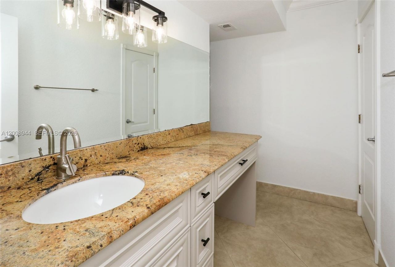 8601 SW 94th St , Unit 121W, Miami, FL 33156 Photo