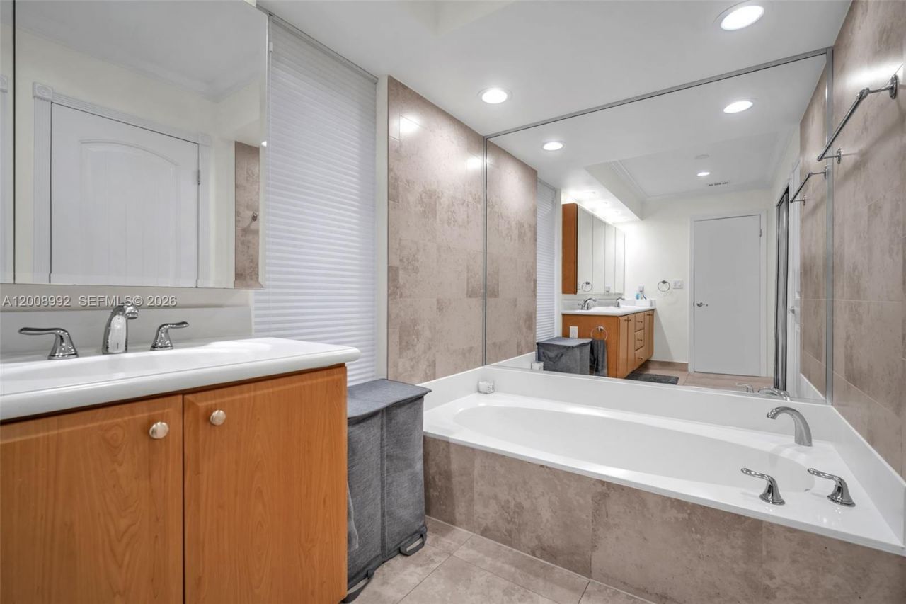 107 Heatherbrook Way , Unit 145, Hollywood, FL 33021 Photo