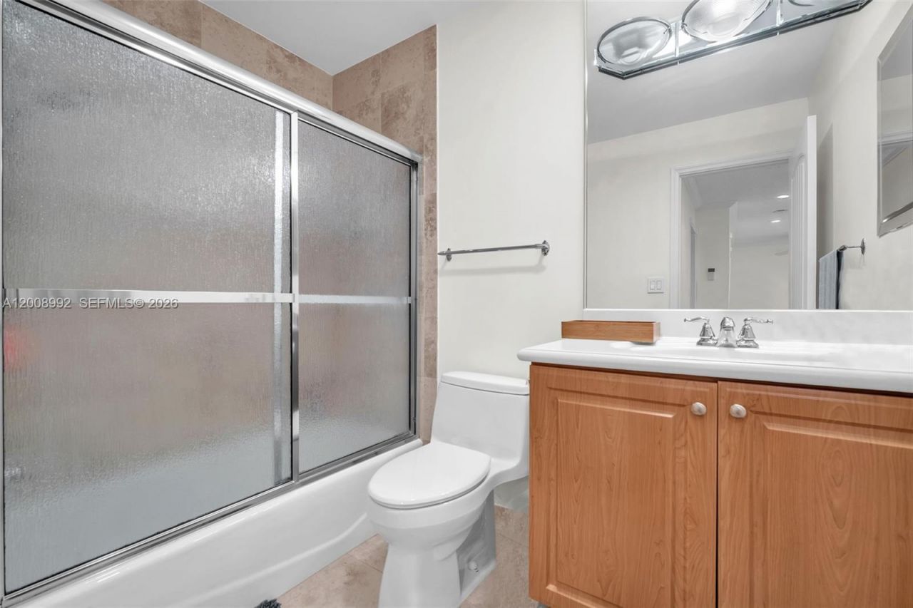 107 Heatherbrook Way , Unit 145, Hollywood, FL 33021 Photo