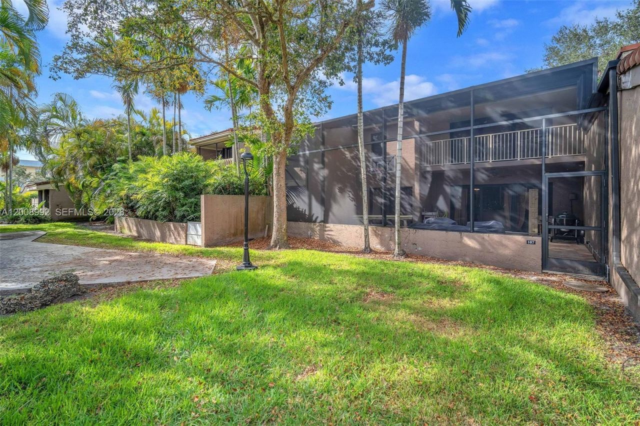 107 Heatherbrook Way , Unit 145, Hollywood, FL 33021 Photo