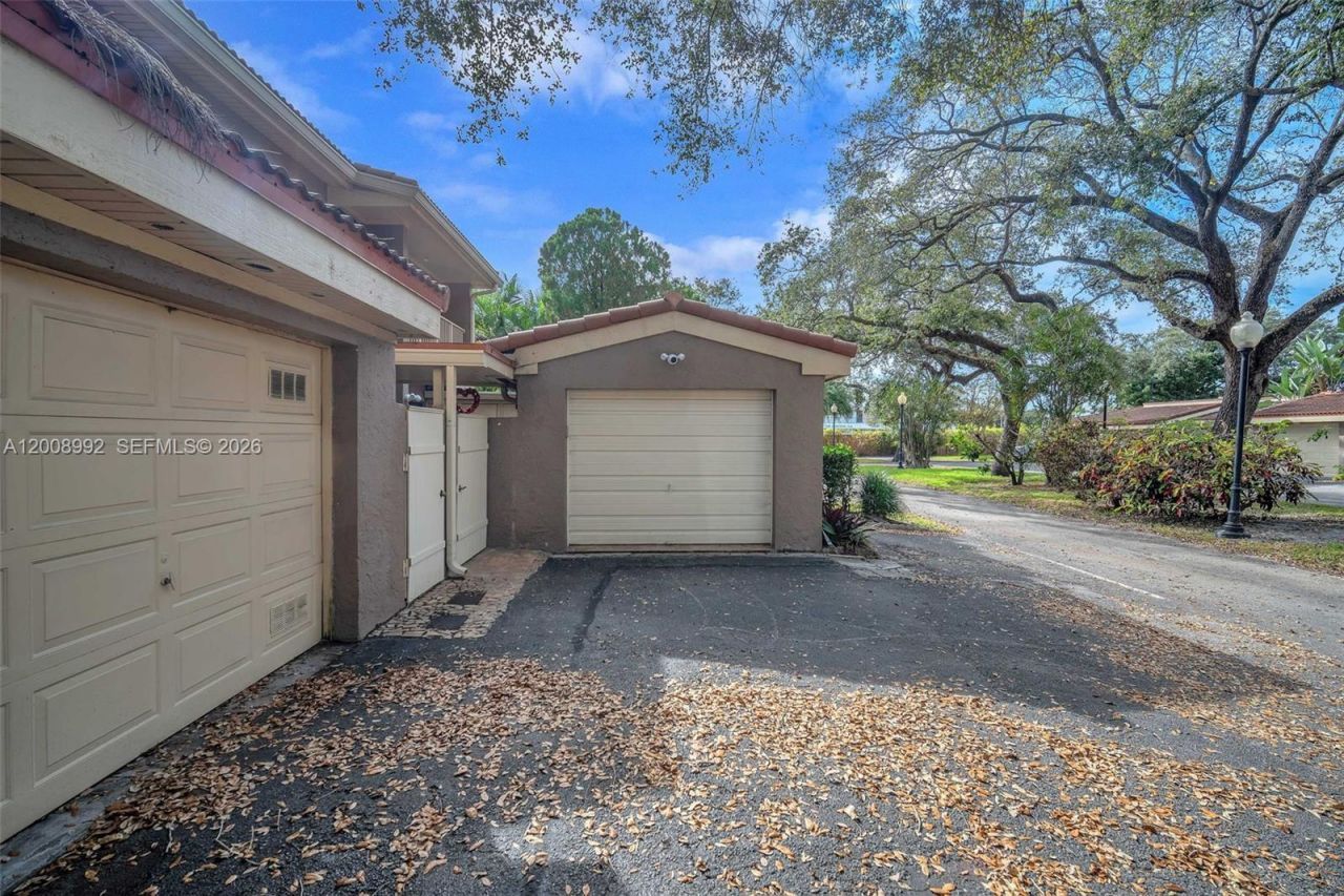 107 Heatherbrook Way , Unit 145, Hollywood, FL 33021 Photo